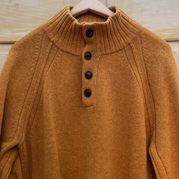 Banana Republic sweater - Picture 3 of 4